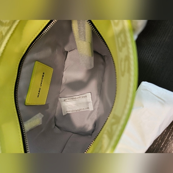 Marc Jacobs Small Satchel Bag. - Picture 6 of 10